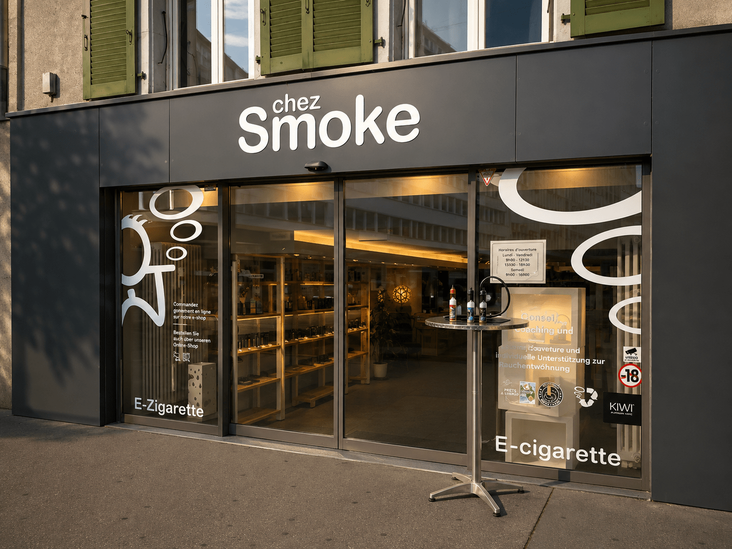 Façade du magasin de vape Chez Smoke à Bienne, offrant un espace dégustation d'e-liquides en extérieur et du conseil personnalisé.